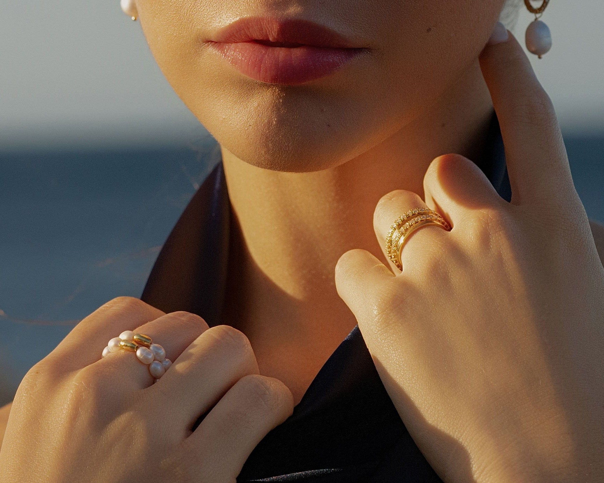 Model Close Up trägt Ringe von ellenoe