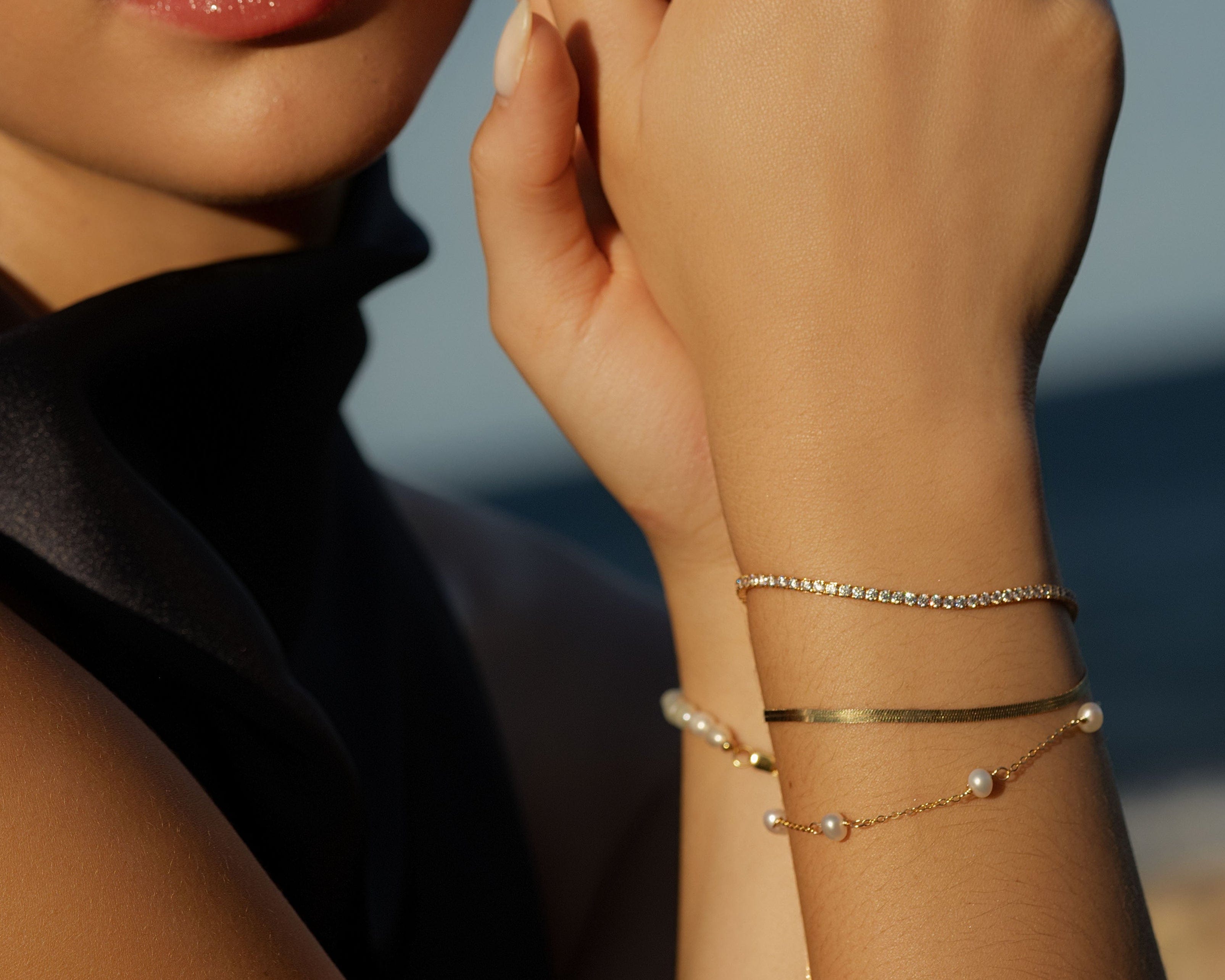 Model close up mit Armbänder von ellenoe