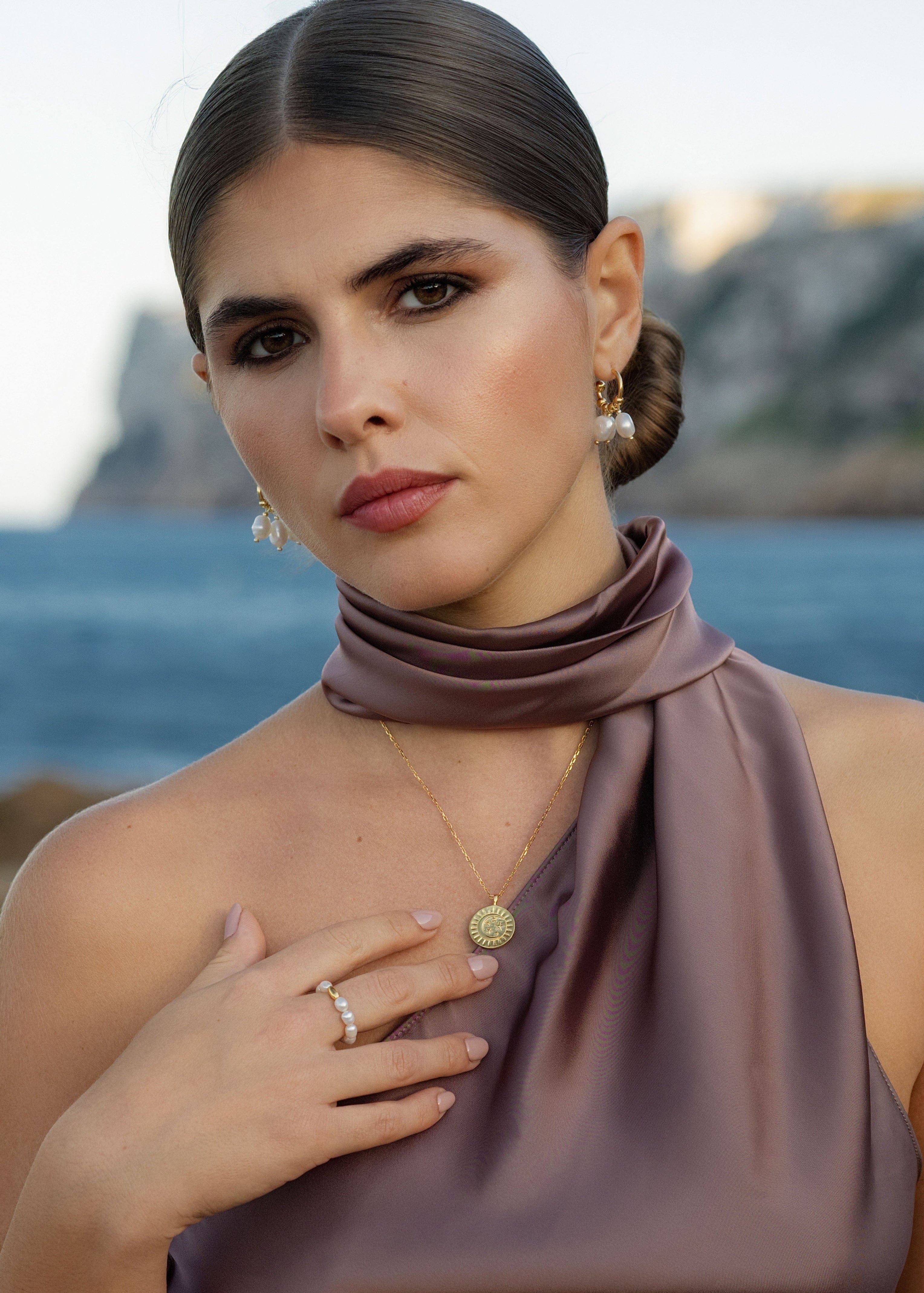 PERLENOHRRINGE_LAURA_MODEL_ELLENOE_2025_1