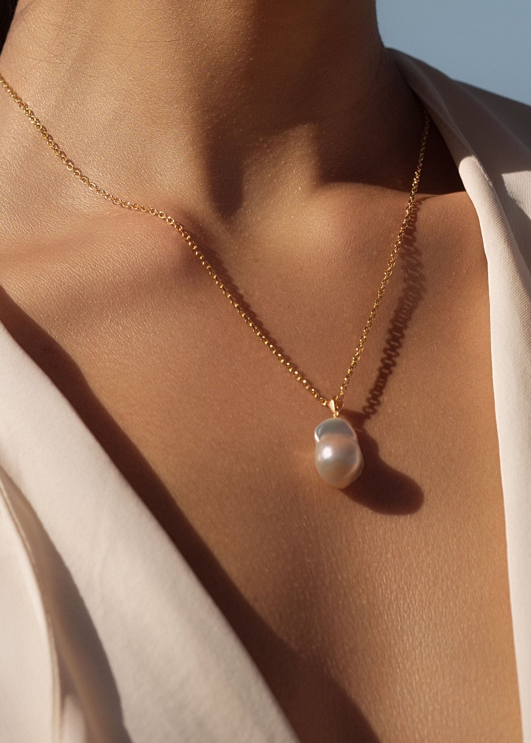 ellenoe Perlenhalskette 925 Sterling Silver / 18k vergoldet / Natürliche Baroque Perle / Gold BAROCK PERLENHALSKETTE LUMEA - HALSKETTEN - 18K VERGOLDET