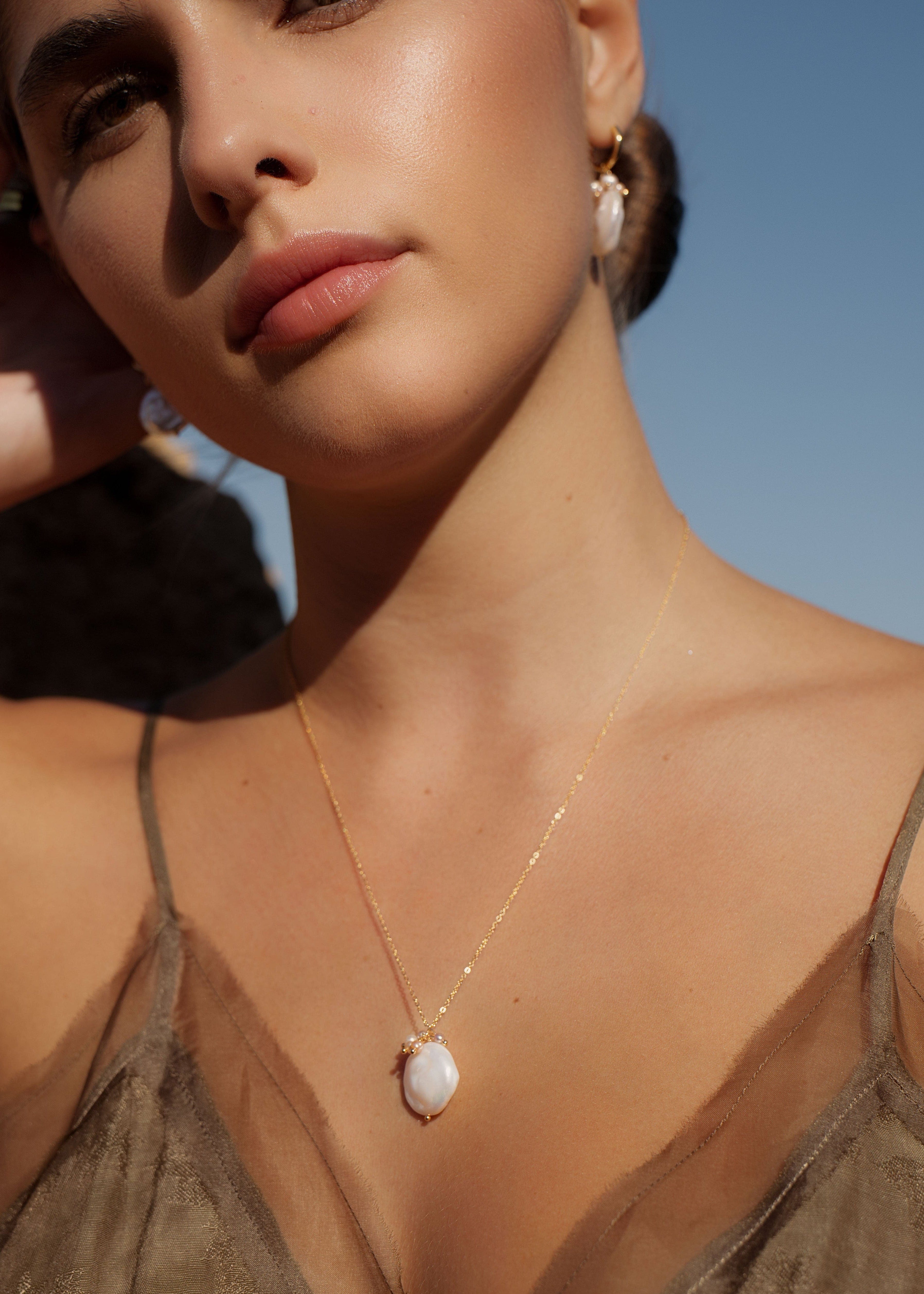 ellenoe Perlenhalskette 925 Sterling Silver / 18K vergoldet / Natürliche Perlen / Gold PERLENHALSKETTE NOEMI - HALSKETTEN - 18K VERGOLDET