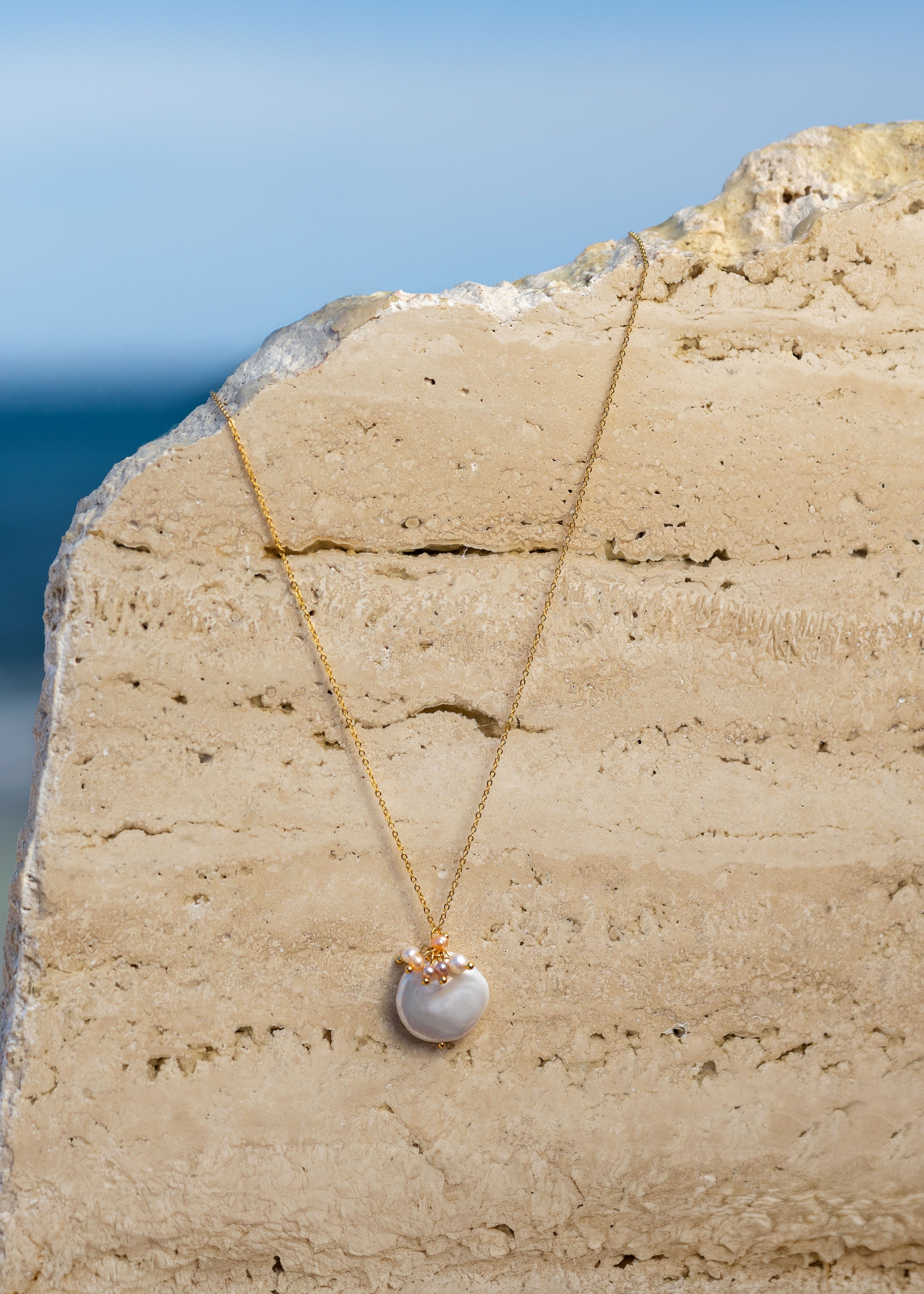 ellenoe Perlenhalskette 925 Sterling Silver / 18K vergoldet / Natürliche Perlen / Gold PERLENHALSKETTE NOEMI - HALSKETTEN - 18K VERGOLDET