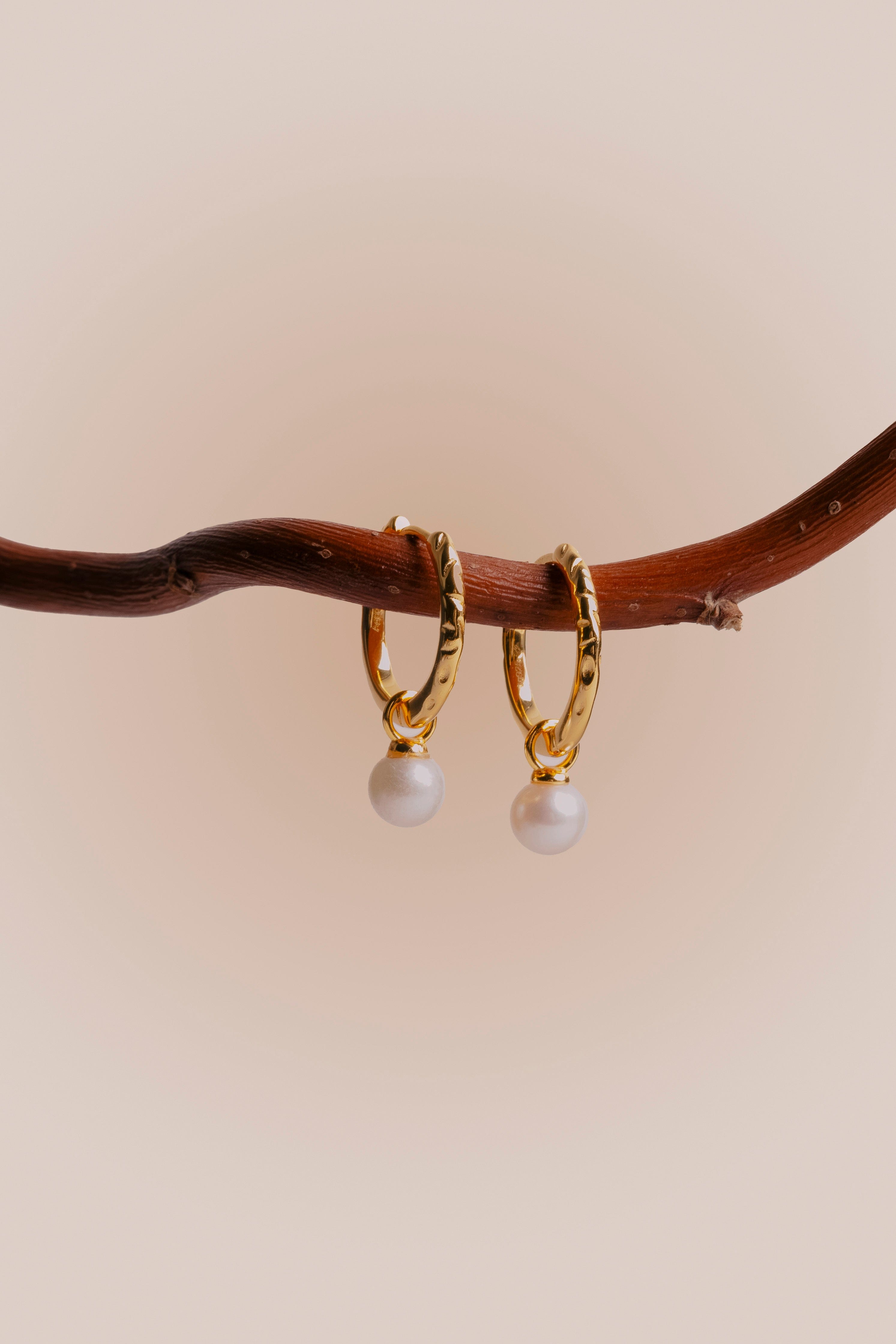 ellenoe Perlenohrringe 925 Sterling Silver / 18k vergoldet / Natürliche Perlen / Gold PERLENOHRRINGE NICOLE - OHRRINGE - 18K VERGOLDET