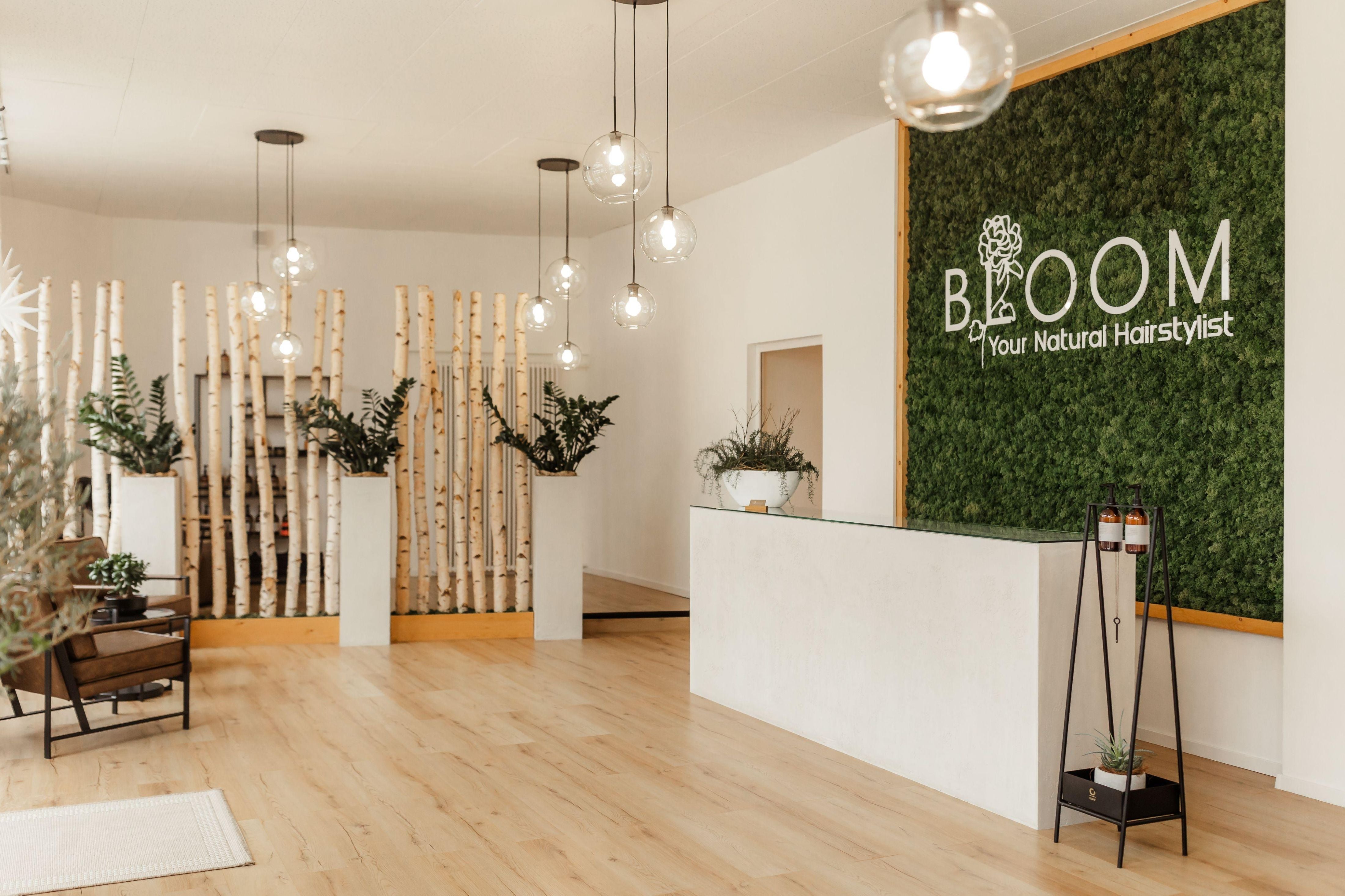 BLOOM YOUR NATURAL HAIRSTYLIST