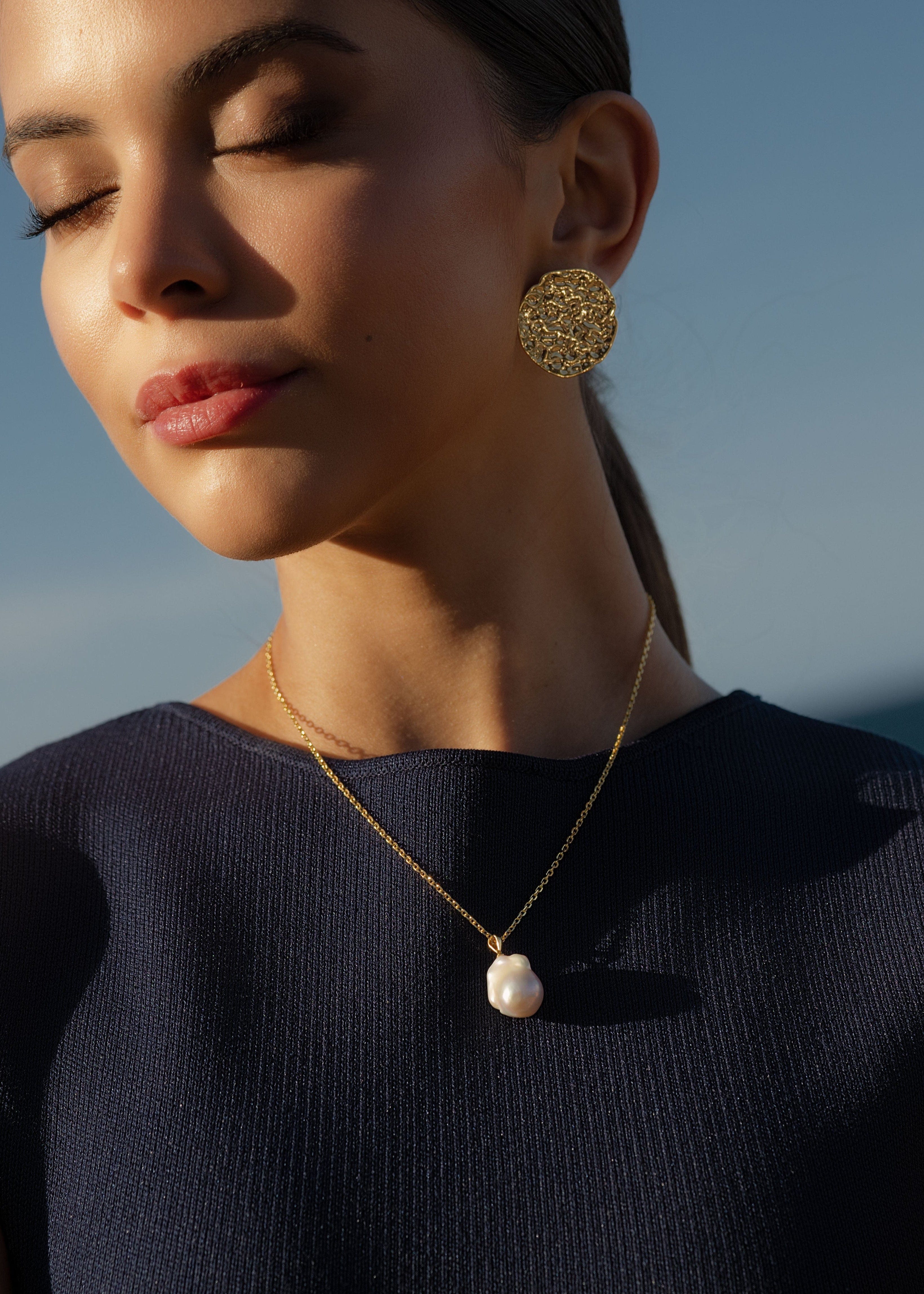 ellenoe Perlenhalskette 925 Sterling Silver / 18k vergoldet / Natürliche Baroque Perle / Gold BAROCK PERLENHALSKETTE LUMEA - HALSKETTEN - 18K VERGOLDET