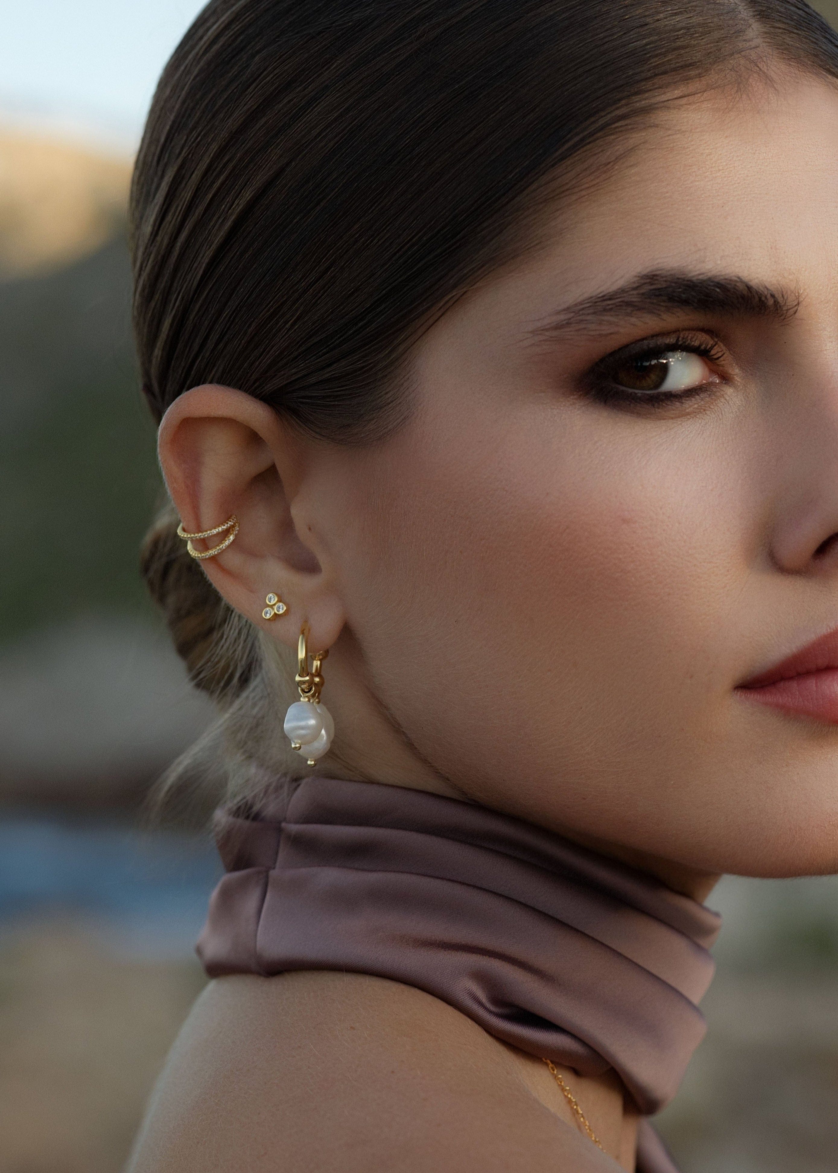 ellenoe Perlenohrringe Messing / 18K vergoldet / Natürliche Perlen / Gold PERLENOHRRINGE LAURA - OHRRINGE - 18K VERGOLDET