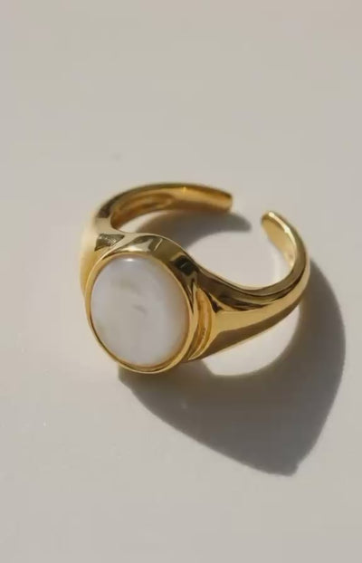 PERLMUTT_RING_SOLEIL_BRASS_18K_GOLD_PLATED_MOTHER_OF_PEARL