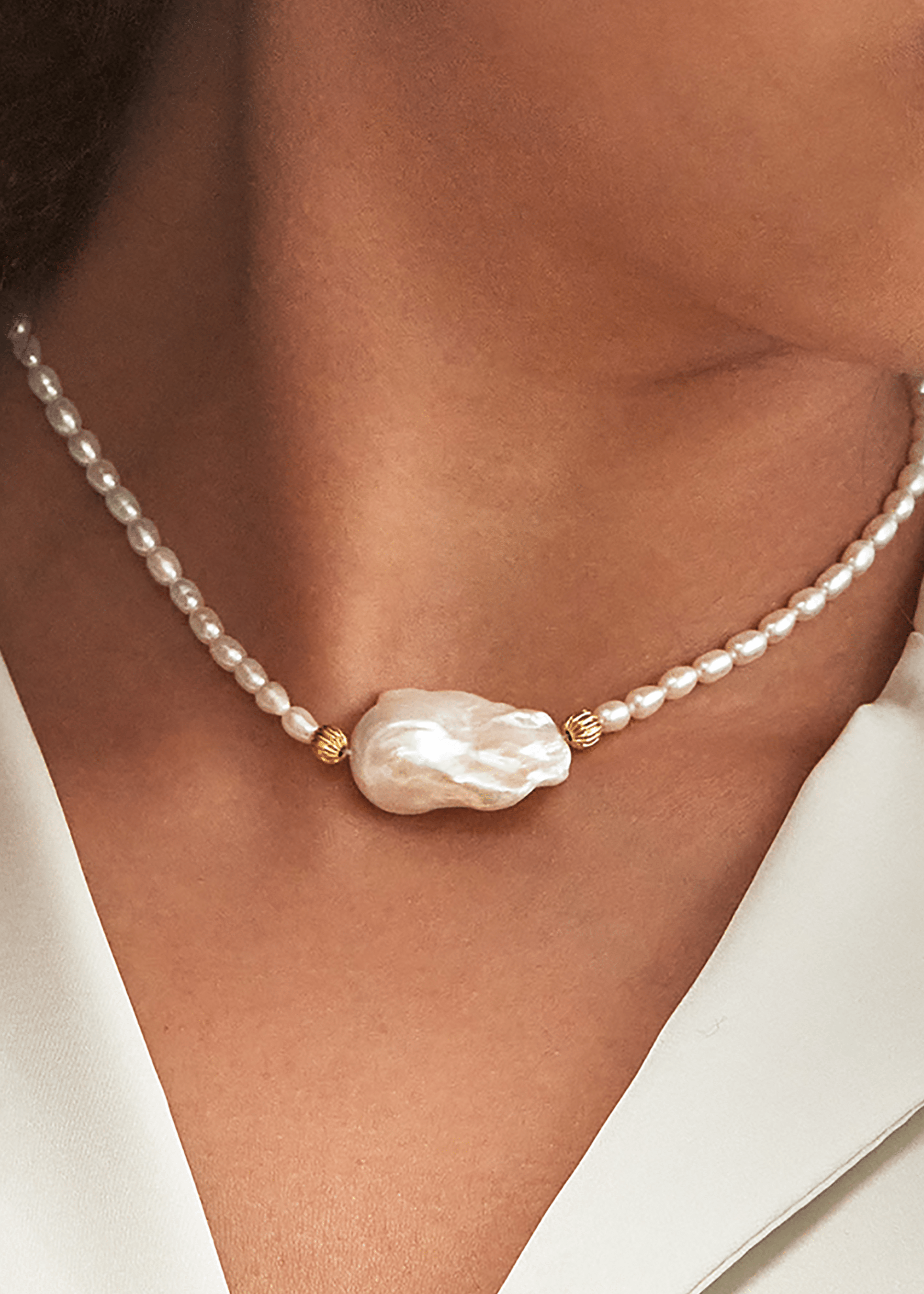 ellenoe Perlenhalskette Messing / 18K vergoldet / Natürliche Barockperle / Gold PERLENHALSKETTE KAYA - HALSKETTE - 18K VERGOLDET